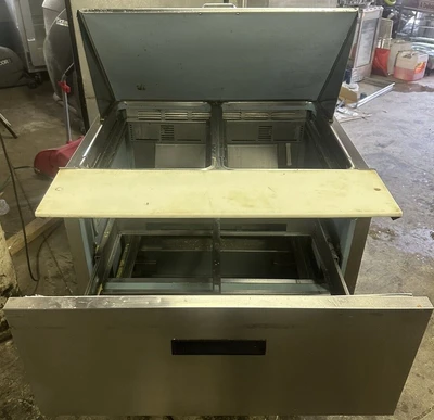 174-0136 Delfield 32” Self Contained Sandwich Prep Table Cooler