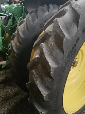 USED 2013 JOHN DEERE 8235R