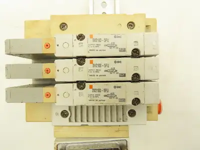 SMC SV2100-5FU Pneumatic 3-Station Manifold 5/2 Solenoid Valves 24VDC
