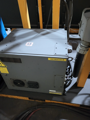 Used 2008 GENESIS VERSA 2L Robotic Welding Cells Illinois US | Machinery Marketing International #380326