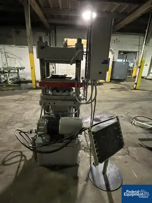 17" x 18" Racine Hydraulic Press