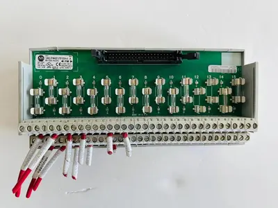 ALLEN BRADLEY 1492-IFM40F-FS120A-4 40-POINT ISOLATED FUSIBLE DIGITAL IFM -#K-510