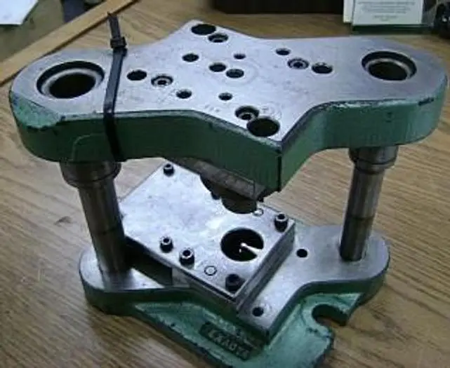 1954-390 STAMPING PRESS TOOL & DIE SET TO MAKE FINDING