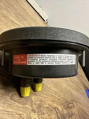 New | in-Stock ASHCROFT 0-300 Universal Pressure Meters Ohio US | Surplus Asset Holdings #1244038