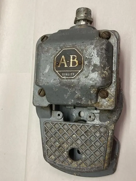Used ALLEN-BRADLEY 805‑AG4 Miscellaneous Equipment (Electrical & Power) Ohio US | Surplus Asset Holdings #1290360