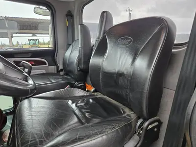 USED 2023 PETERBILT 389