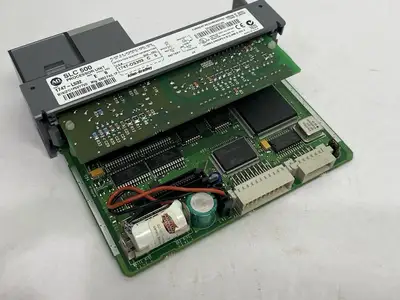 USED ALLEN-BRADLEY SER. E REV. 8 SLC 500 CPU PROCESSOR UNIT W/ KEY NO DOOR