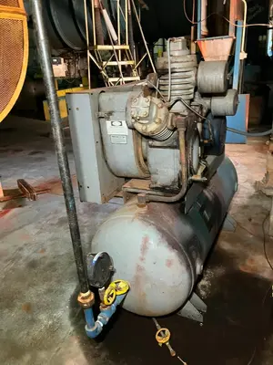 Used _UNKNOWN_ _UNKNOWN_ Lubricated Reciprocating Air Compressors Ohio US | Myron Bowling Auctioneers Inc #1504542