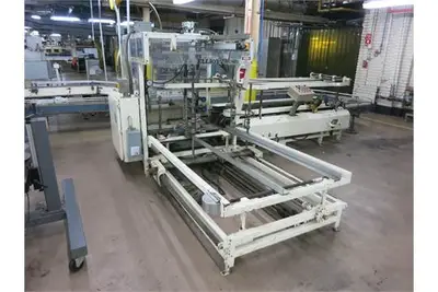 Elliot case erector w/ 9.5' x 7' Feed, 460V, 3 Ph
