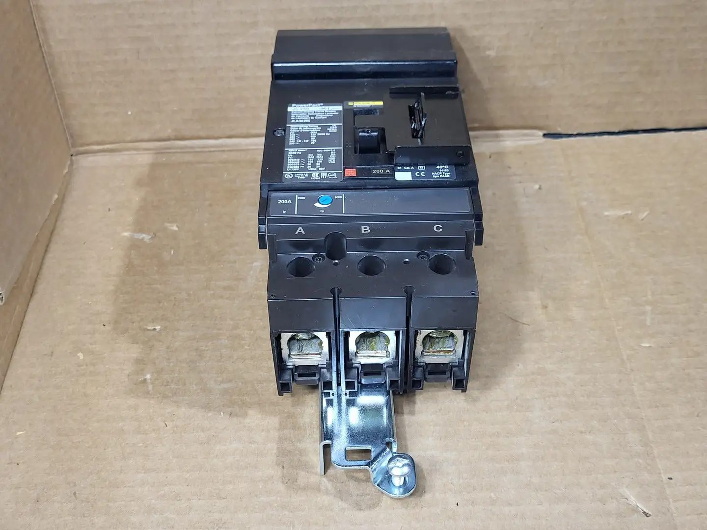 NEW SQUARE D JLA36200