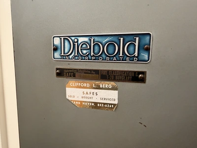Used DIEBOLD 900 SERIES SAFE Safes Michigan US | Miedema Asset Management Group #1320800