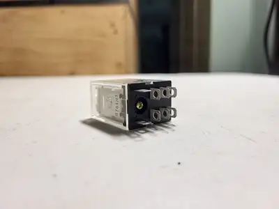 USED OMRON LY2