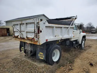 USED 1994 FORD F800