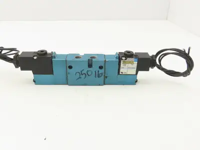 MAC 821C-PP-111CA-152 Pneumatic Double Solenoid 4/3 Spool Valve 120V 1/4" NPT