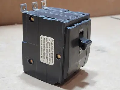 USED SQUARE D QOB330