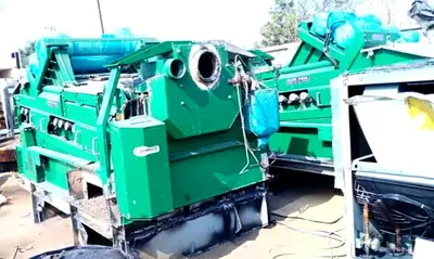 (3) Derrick DP-628 VE dual pool shale shakers.