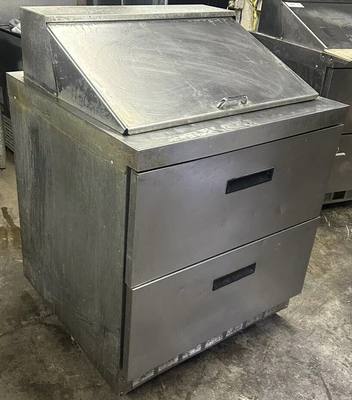 174-0135 Delfield 32” Self Contained Sandwich Prep Table Cooler