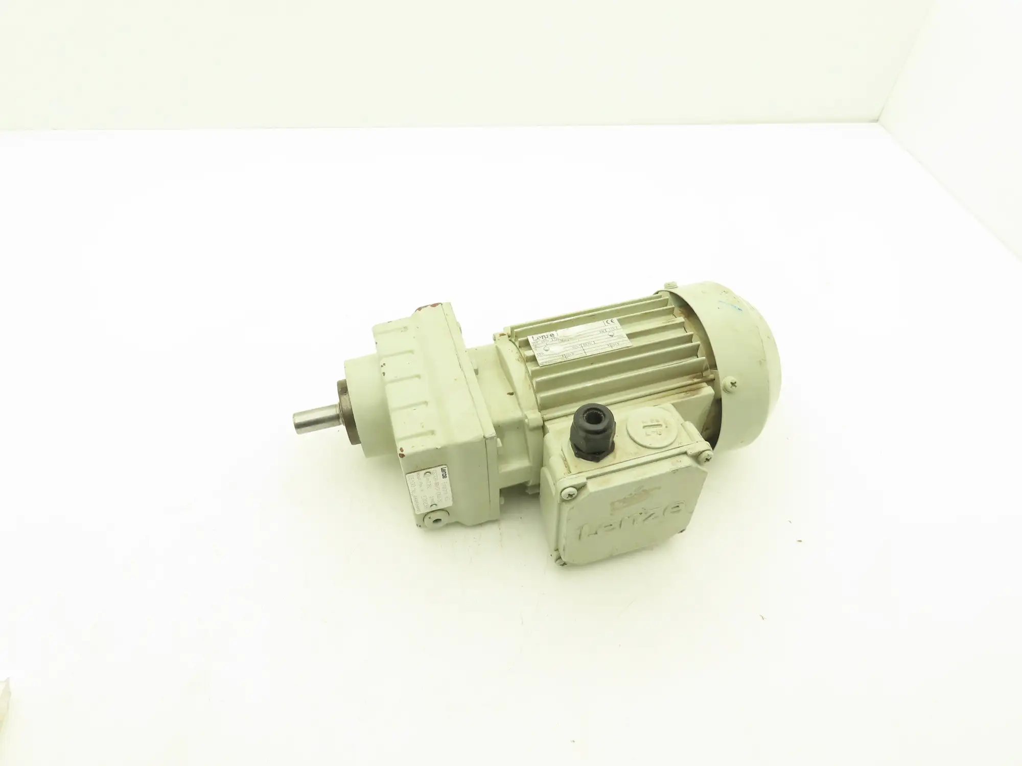 Lenze GST04-1MVCR-063-32 Inline Gearmotor 7.18 Reducer .25kw 234rpm 230/460V