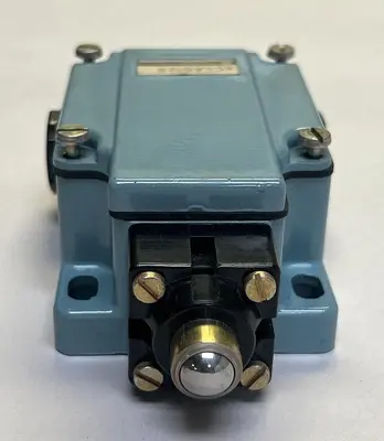 New | in-Stock TELEMECANIQUE XC1AC125 Miscellaneous Equipment (Electrical & Power) Ohio US | Surplus Asset Holdings #1242843