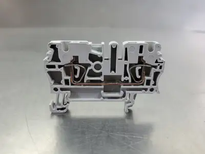 Allen-Bradley 1492-L3 Series A Terminal Block, 600V. 4E-1