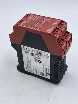 Used SCHNEIDER ELECTRIC SCHNEIDER ELECTRIC XPS-AK Misc Electrical & Power Parts | ND Industrial Surplus #1214553