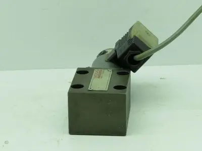 Moog HPN 681543 DBEP04A2007EB Hydraulic Valve 24V