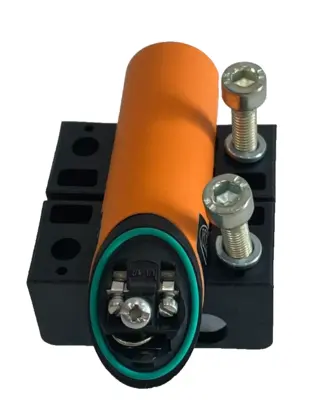 NEW IFM EFECTOR 1A0032 INDUCTIVE SENSOR IAE2010-FBOA-IA0032