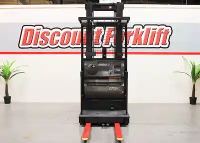 USED 2014 CROWN 3500