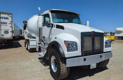 USED 2017 FREIGHTLINER CASCADIA