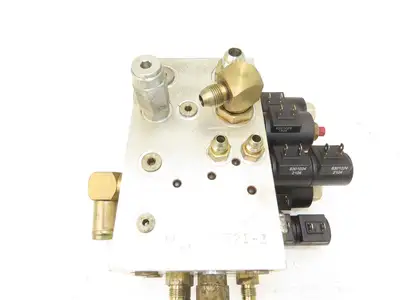 Yale HF000521-3 Stand On Forklift Hydraulic Manifold Block Off ESC030FAN36TE094
