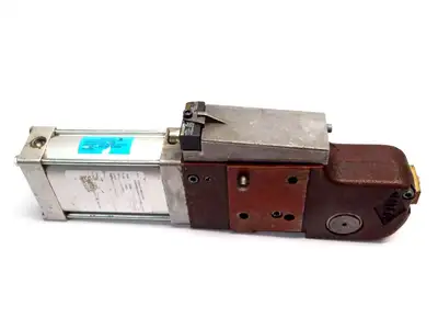 Used Parker/ Destaco/ Balluff P82G63-3100U 82G6N-631E603-0099A Pneumatic Cylinders Michigan US | Maverick Industrial Sales #1410783