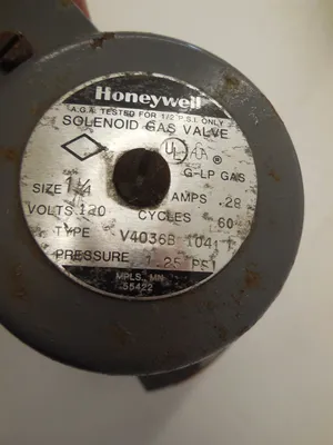 NEW HONEYWELL V4036B-1041-1 SOLENOID GAS VALVE V4036B10411