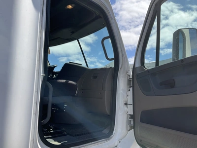 USED 2016 FREIGHTLINER CASDCADIA