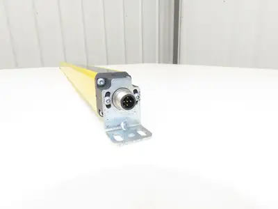 Schmersal SLC440COM-ER-0890-14 Safety Light Curtain Receiver
