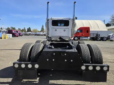 USED 2020 PETERBILT 389