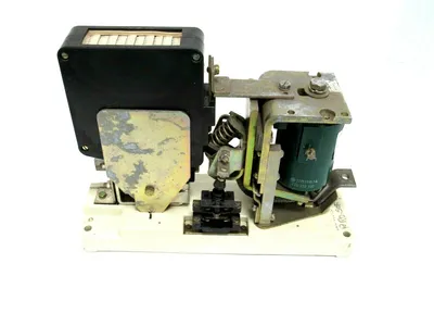 USED GENERAL ELECTRIC DS303A-6A01KXA002XF DC CONTACTOR 600V 600A COIL 230/250VDC