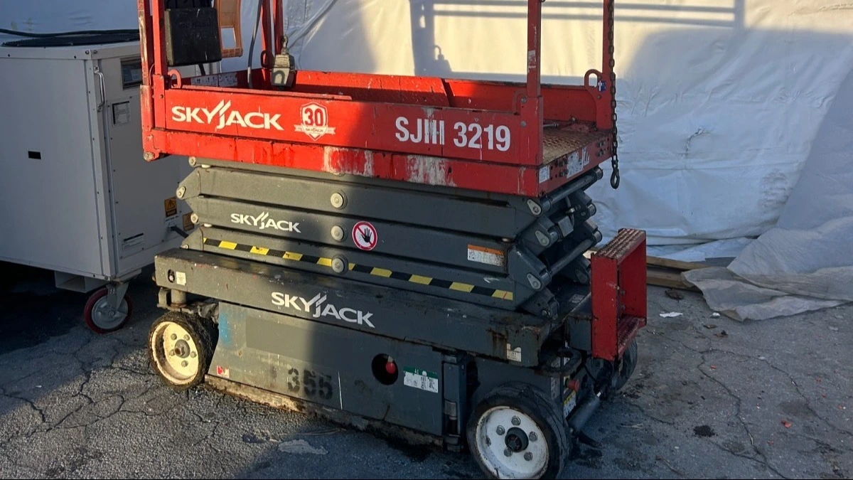 USED 2024 SKYJACK SJIII3219