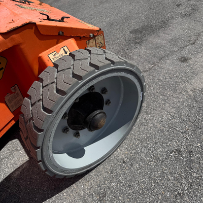 USED 2013 JLG E400AJPN