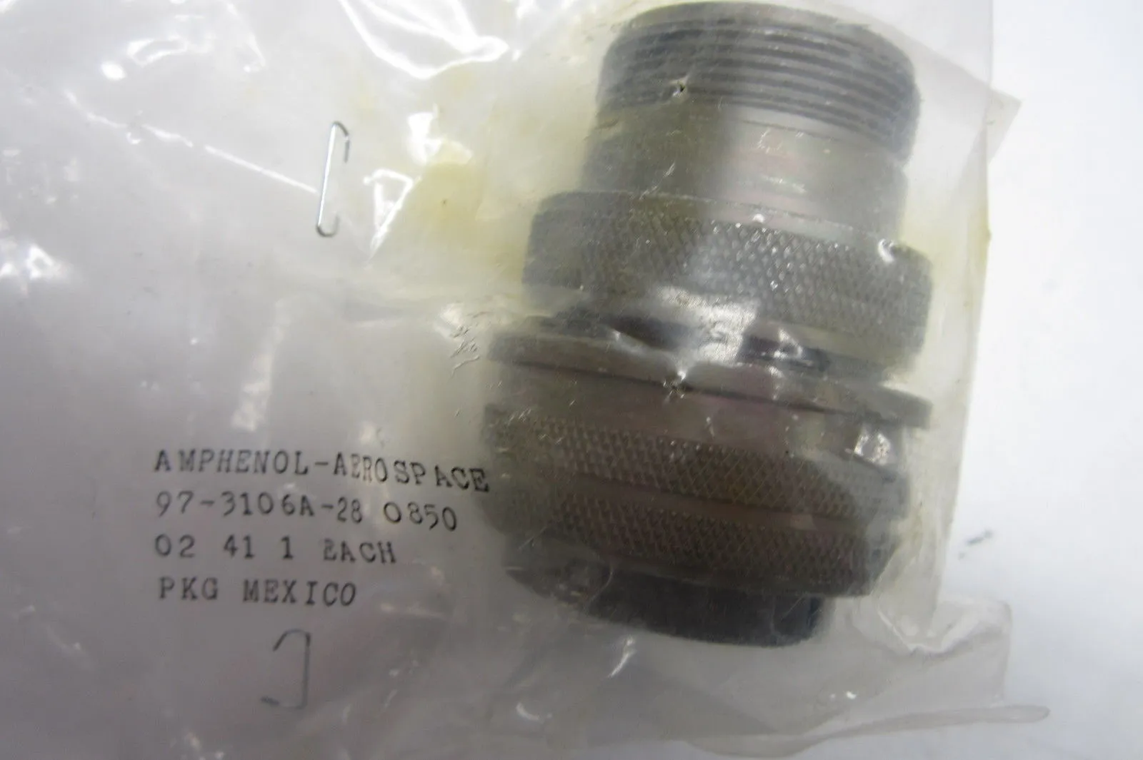 NEW AMPHENOL AEROSPACE 97-3106A-28 0850 CONNECTOR 973106A280850