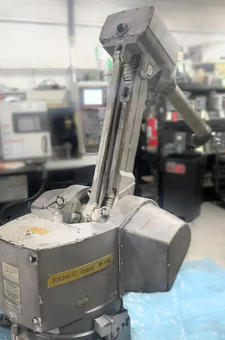 USED FANUC NO CONTROLLER - ONLY ROBOT