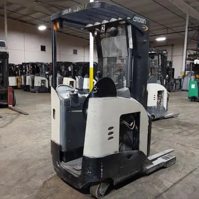 USED 2016 CROWN RR5725-45