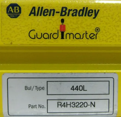 NEW ALLEN BRADLEY 440L-R4H3220-N LIGHT CURTAIN SET 440L-T4H3220-N 20-1/2"