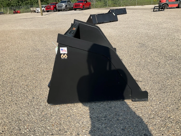 Used TOMAHAWK 66" SNOW/ MULCH BUCKET Skid Steer Buckets Michigan US | Miedema Asset Management Group #1342287