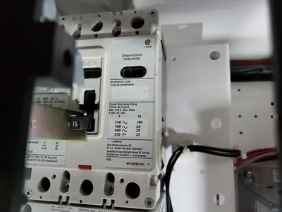 Used EATON SVX002A1-5A4N1 Switchgears British Columbia CA | Lenmark #240153