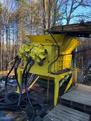 Portable Mac Saturn 400 HP Dual Shaft Shredder / Recirculating Conveyor