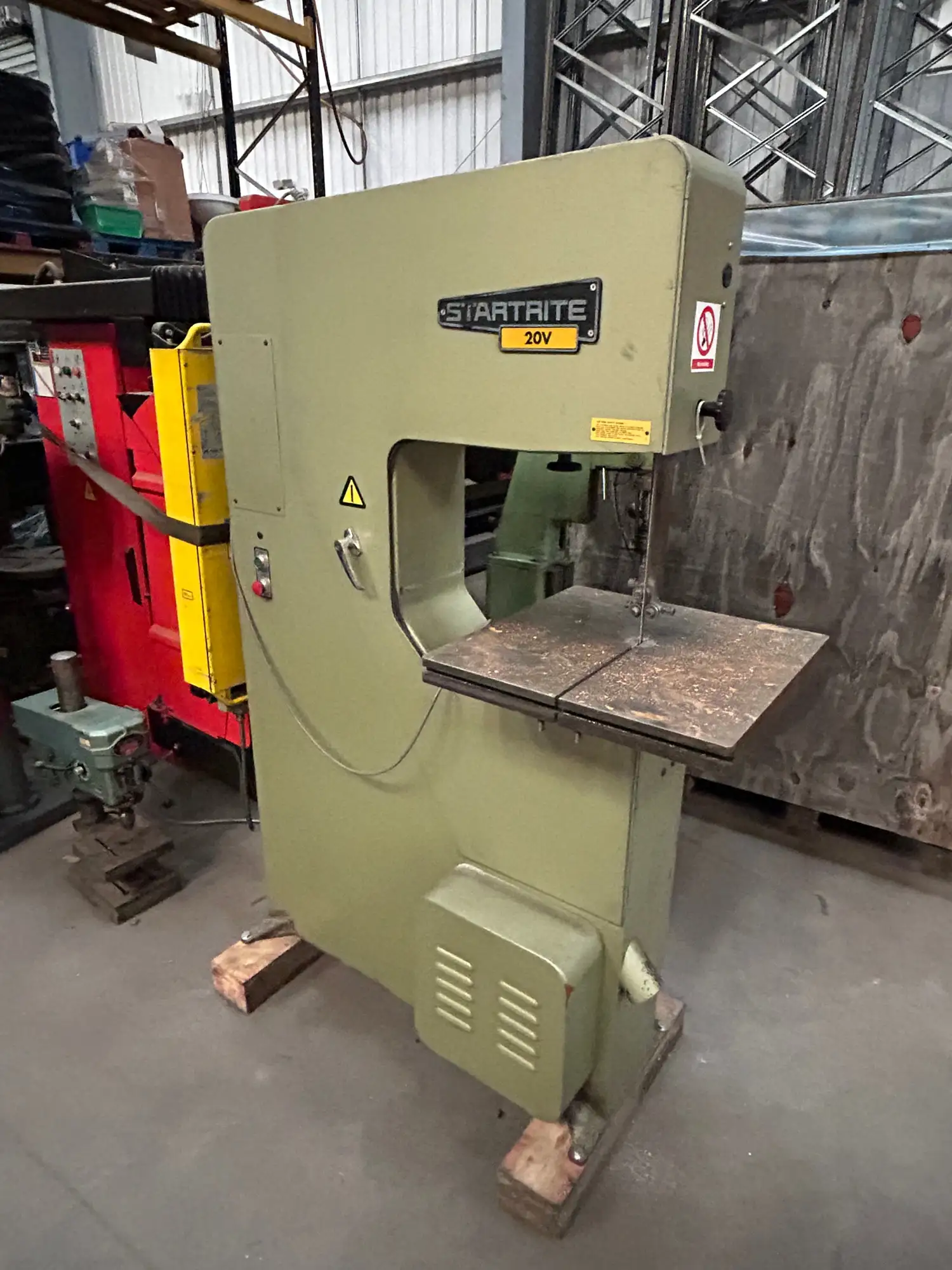 USED STARTRITE 20V VERTICAL BANDSAW