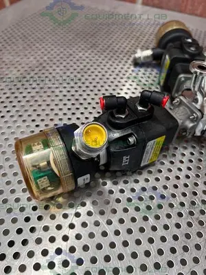 USED 3 ITT ADVANTAGE 4 WAY STAINLESS STEEL DIAPHRAGM VALVES W/ VALVE POSITIONER