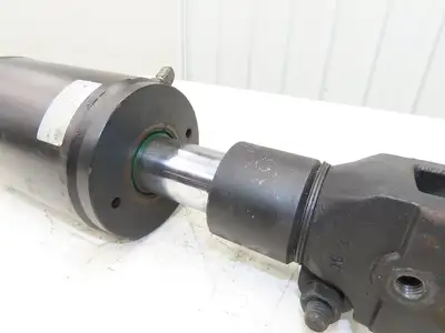 Yale 8503580 Forklift Hydraulic Tilt Cylinder Removed From ERC100HHN