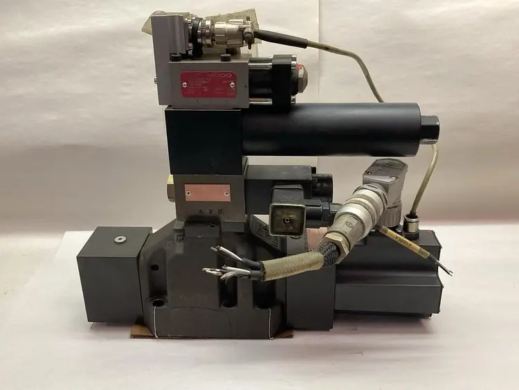 Used MOOG WSH4P16C08CXBN/1AF2.AP.FV5.AQ.FP01 Pump & Valve Parts | Surplus Asset Holdings #1220111