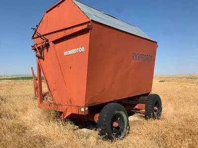USED RICHARDTON 700